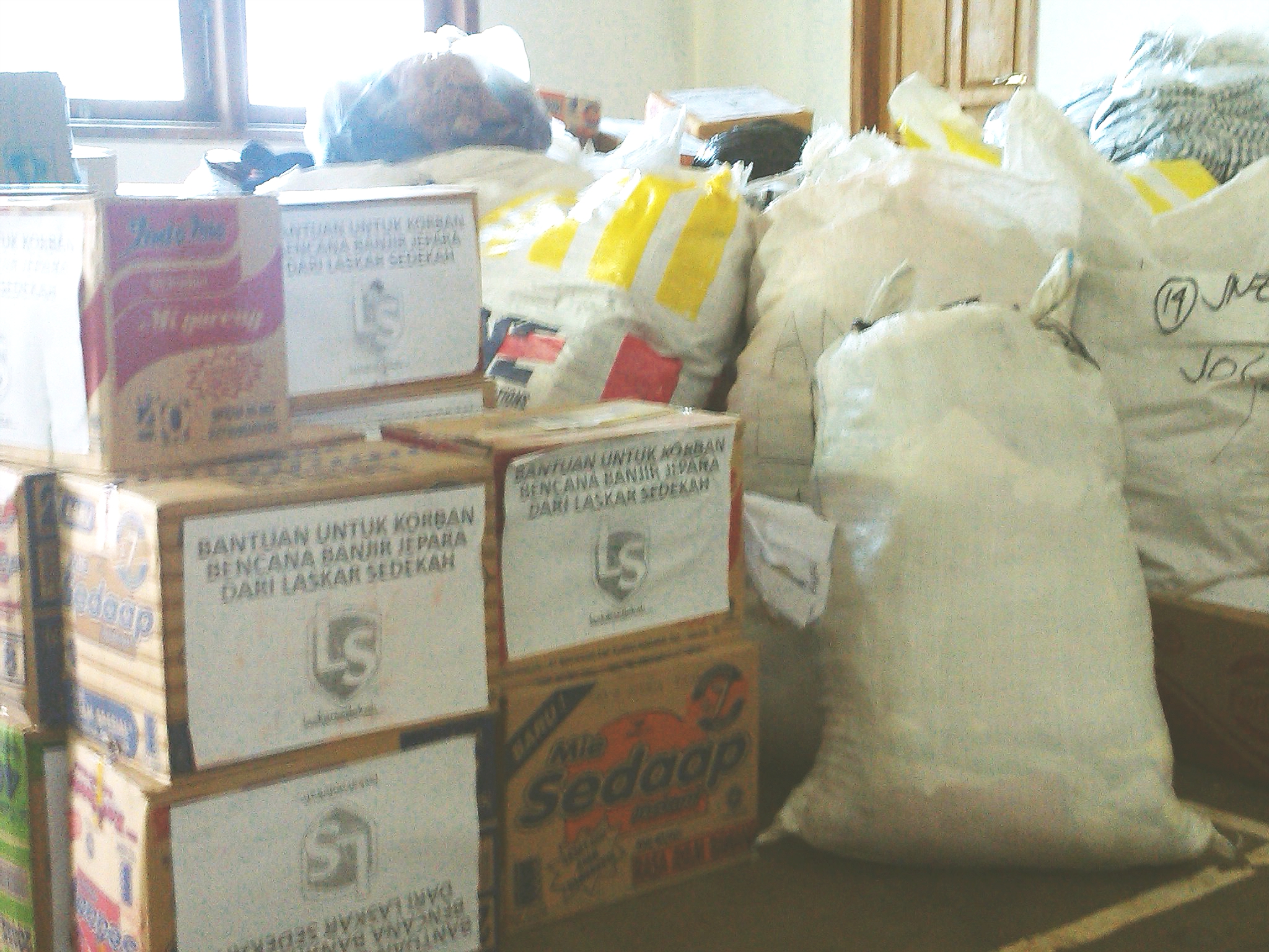 Penyaluran Bantuan Untuk Korban Banjir Jepara