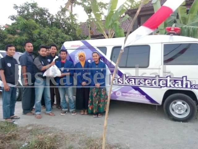 Sedekah Sembako dan Pakaian Pantas Pakai
