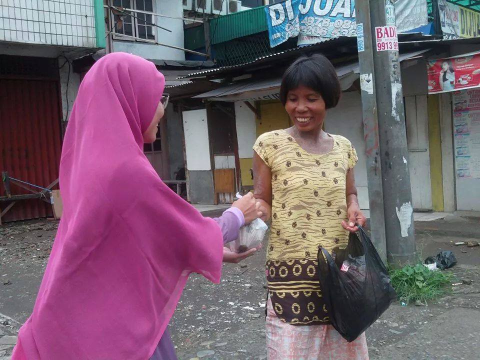 Berbagi Nasi Bersama Laskar Sedekah Bekasi