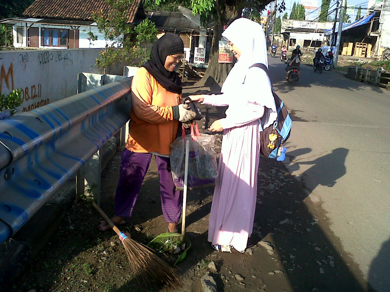 Aksi Tebar Nasi minggu 1 & 2 Mei 2015 LST