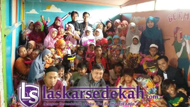 Berbagi Paket Pendidikan & Sembako, Lapak Pemulung Pemuda , Kopaja