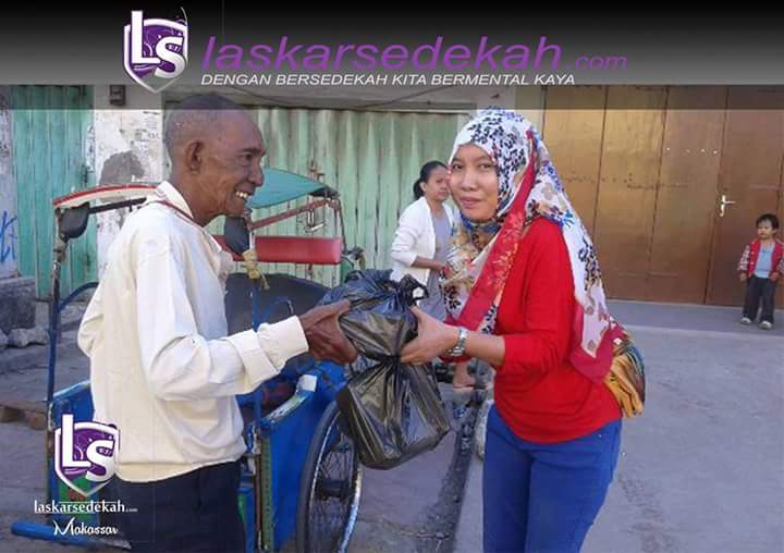 kegiatan tebar nasi bungkus..