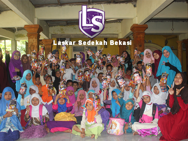 Tebar Nasi Bungkus & Berbagi Ceria Bersama Anak-Anak TPA Bantar Gebang