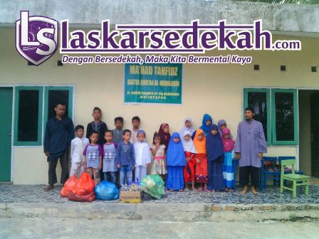 Tebar Nasi Bungkus Dan Tebar Sembako