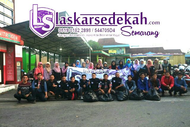 LS Semarang: Action Tebar Nasi Bungkus