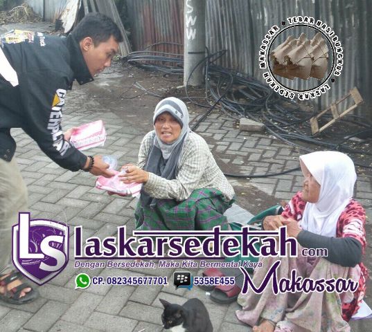 Tebar Nasi Bungkus Stadion Mattoanging