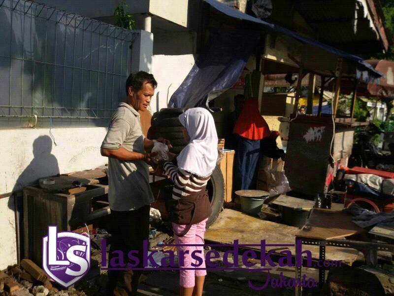 Tebar Nasi Bungkus di Kota Bambu