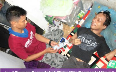 DIA MASIH (SEMPAT) TERSENYUM