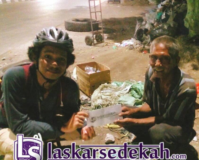 LS Jakarta : Sedekah On The Road (SOTR) kepada Pak Yono 57 tahun ( Jumat 12 Oktober 2018 )