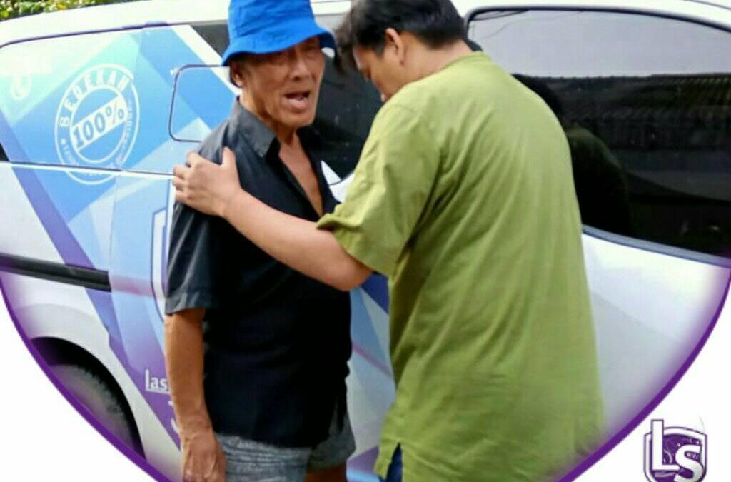LS Jakarta : Ambulance Gratis – Menjemput dan Mengantarkan Pak Johan (80th) dari kediamannya di daerah Telukgong, Jakarta Utara ke Klinik Sinar Keluarga di Kapuk, Cengkareng, Jakarta Barat.| Jum’at, 17 Januari 2020